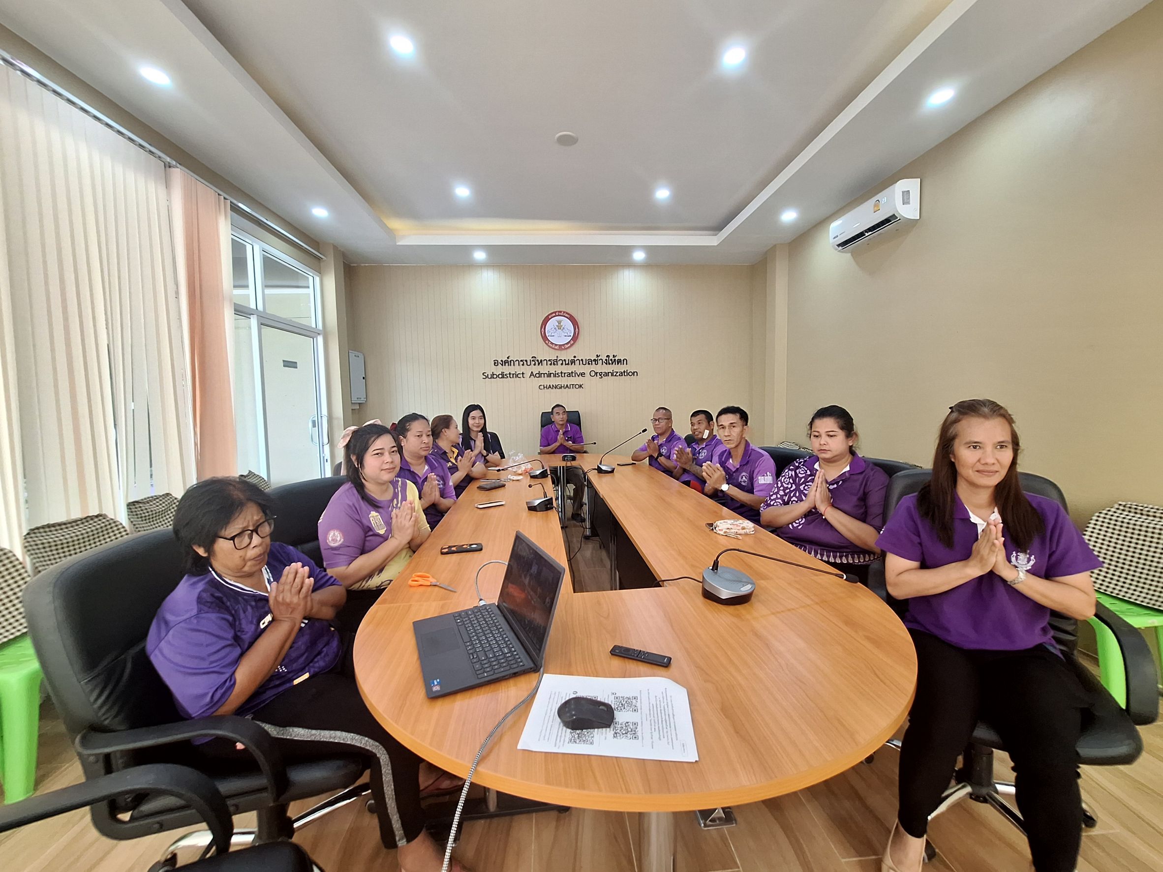 การเข้าร่วมพิธีเจริญพระพุทธมนต์ฯ" ของหน่วยงาน อบต.ช้างให้ตก   เนื่องในโอกาสวันเฉลิมพระชนมพรรษาพระบาทสมเด็จพระเจ้าอยู่หัว และพระบรมวงศานุวงศ์ ประจำปี พ.ศ. ๒๕๖๘