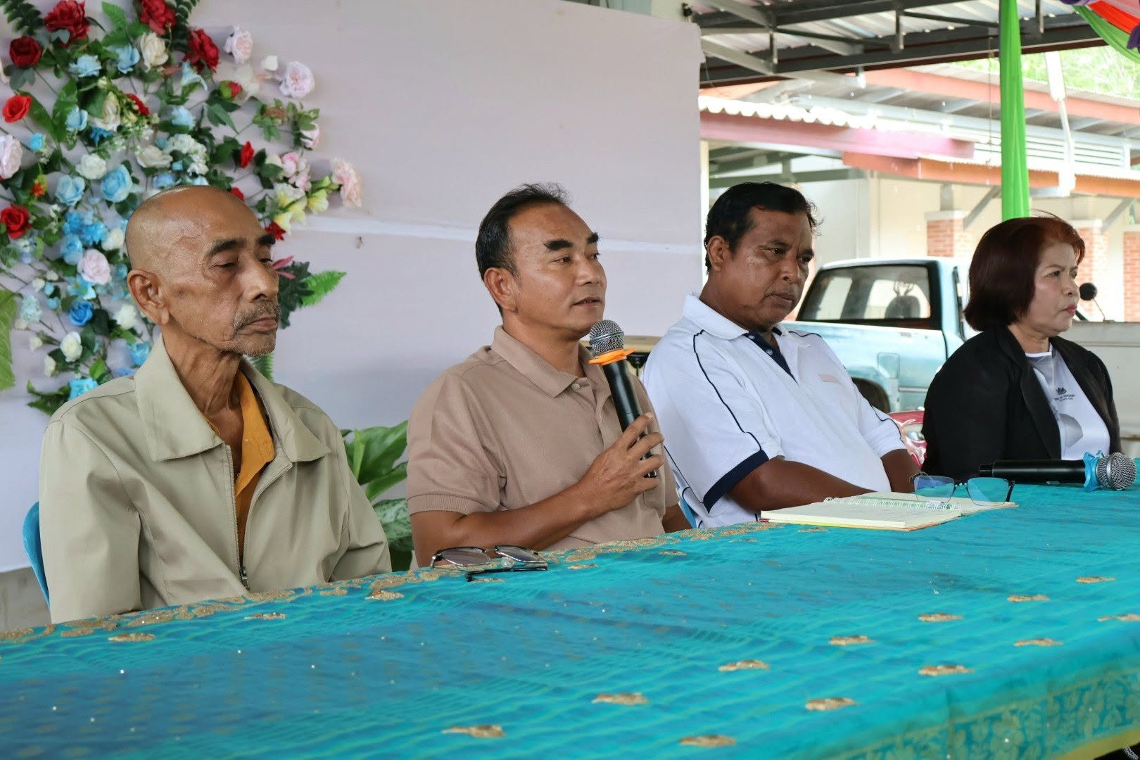 องค์การบริหารส่วนตำบลช้างให้ตก จัดประชุมพนักงานส่วนตำบลและพนักงานลูกจ้างทุกฝ่าย
