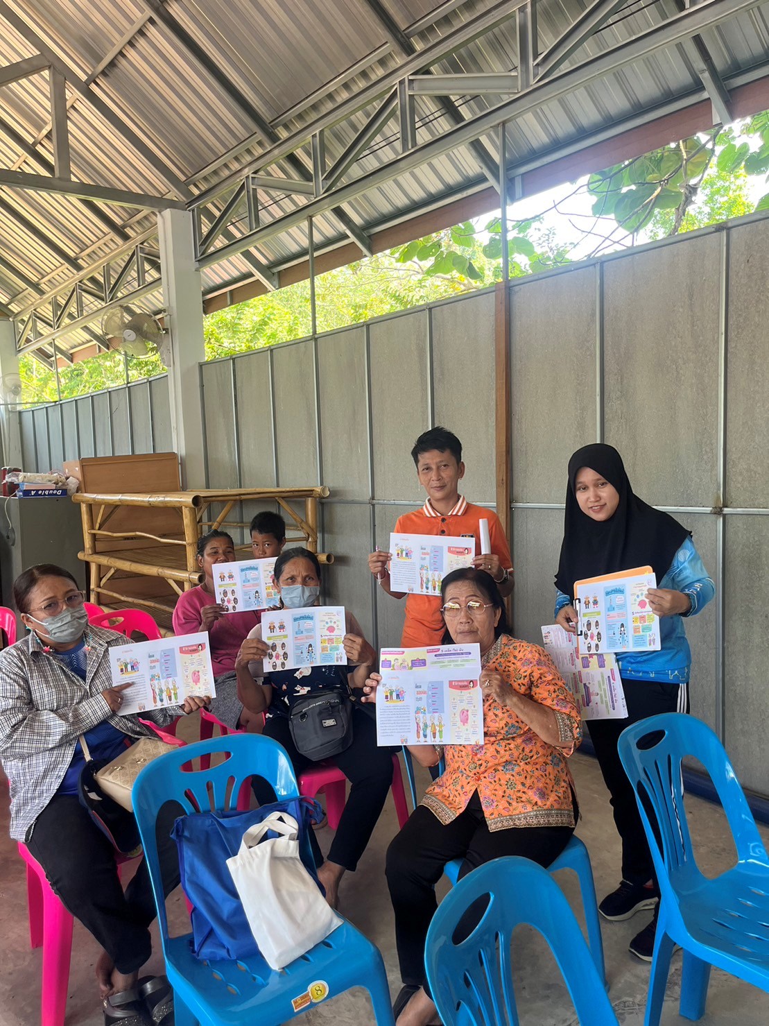 กิจกรรมการส่งเสริมวินัยการออมในครัวเรือนผู้สูงอายุ  ประจำปีงบประมาณ 2565  งานสวัสดิการสังคม สำนักปลัด องค์การบริหารส่วนตำบลช้างให้ตก ระหว่างเดือน ตุลาคม 2564-กันยายน 2565