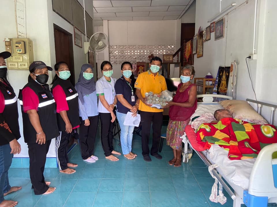 การดำเนินการกิจกรรมเยี่ยมบ้านผู้สูงอายุ ผู้ป่วยติดเตียง  ผู้พิการ  ตำบลช้างให้ตก           อำเภอโคกโพธิ์ จังหวัดปัตตานี  ประจำปีงบประมาณ 2564 วันที่ 18 สิงหาคม 2564